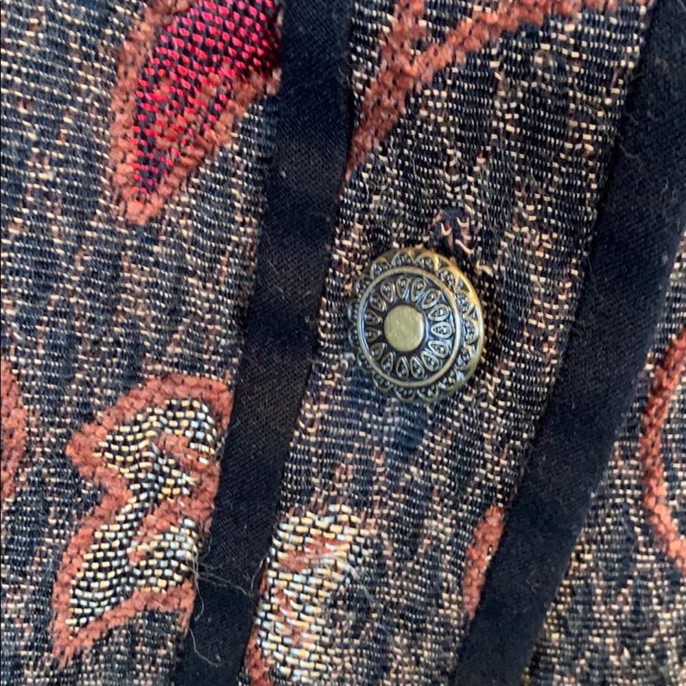 Unique button up jacket - Picture 2 of 3
